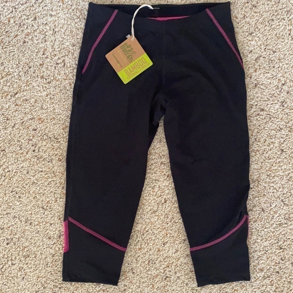 Raw Threads Organic Cotton Bamboo Performance Crop Black / Dragonfruit S
